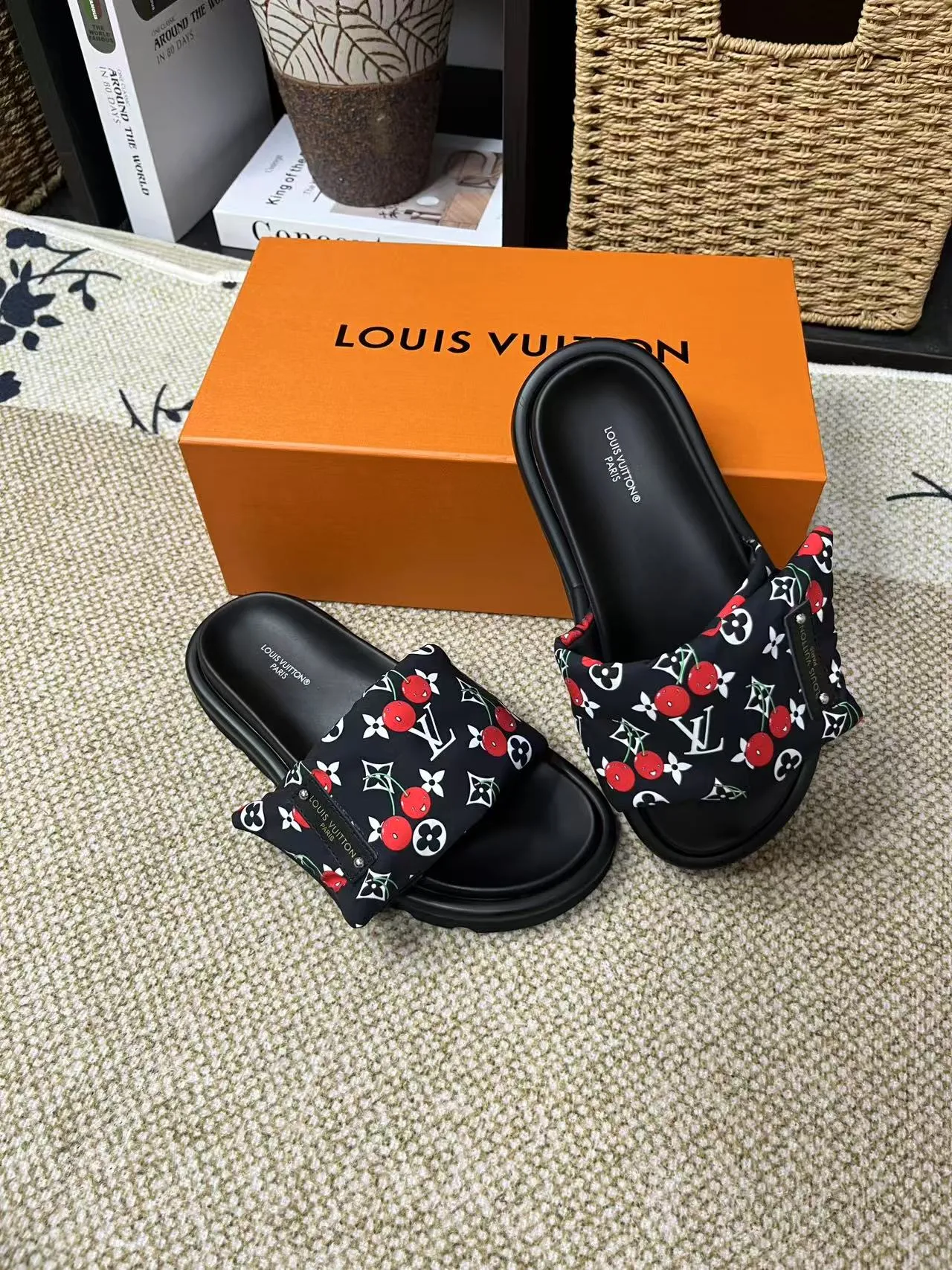 P340 yuan LV Louis Vuitton Full of high-end feel! A popular model among bloggers at home and abroad, it’s retro and fashionable, and looks stunning on your feet! Mainly recommended model on the official website★ ━━━━━ ЅᏇєєt ━━━━━ ▪️Upper: original calfskin ➕5D printing process ▪️Inner: imported mixed sheepskin ▪️Outsole: original molded foam outsole ▪️Size: Female 35-40 Men's 39-44 (women's 41 men's 45)